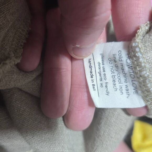 Yoli & Otis Tan Linen Shorts - Picture 4 of 4